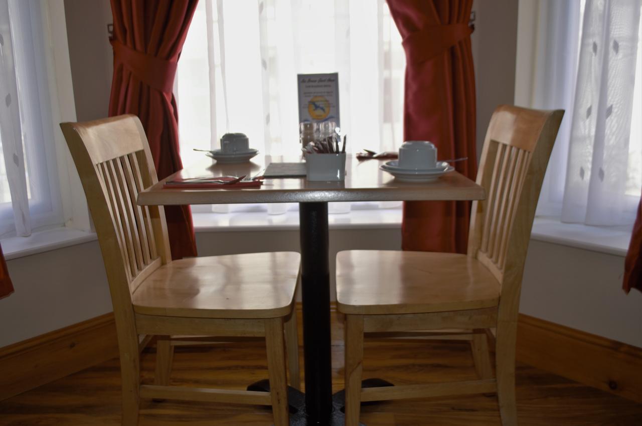 Sea Breeze Guest House Дуглас Экстерьер фото